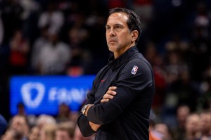 斗球体育直播-韦德：热火前35-40分钟都打得很好 但关键时刻没人能站出来终结