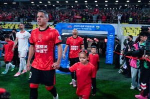 斗球体育直播在线观看-足协还在等什么？国足潜在归化大牌两场比赛1球1助攻，已会唱国歌|中超|罗慕洛|成都蓉城|青岛海牛|中国足协_新浪体育_新浪新闻