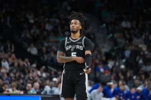 米奇·约翰逊：我们对卡斯尔寄予厚望 我们会继续帮他成长