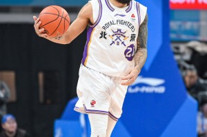 斗球体育直播-里勒谈造三分犯规：听到对方主帅一直在喊犯规 提前做好投篮动作