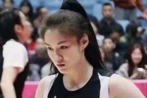 斗球体育直播下载-光漂亮有啥用？5中1+正负值最低，球迷：回去看王思雨的比赛录像