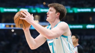 斗球体育直播下载-第三节紧急调整独揽17分！克尼佩尔14中6&amp;三分10中3拿20分6板3助