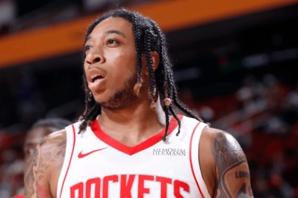 JD-戴维森出战25分钟，6中3、三分2中1得到9分7篮板4助攻