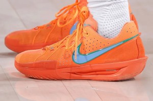 斗球体育直播电脑版-普尔穿着橙色G.T Cut3，砍下34分2篮板5助攻