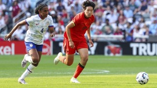 斗球体育直播下载-津媒：邵子钦处职业生涯重要上升期，留洋本菲卡目标踢女足欧冠